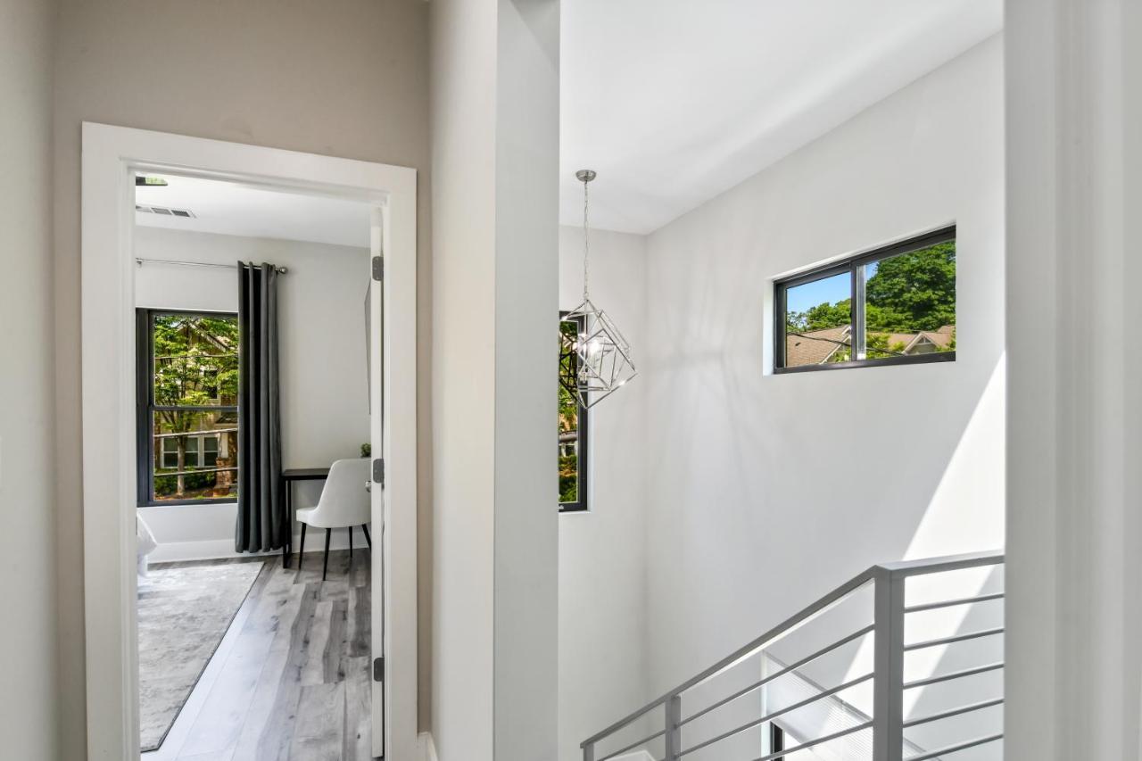 The Red Door - Ultra Modern Atlanta Home - Designedbydom ภายนอก รูปภาพ