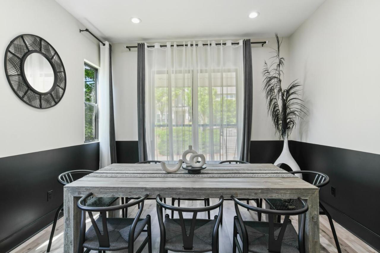 The Red Door - Ultra Modern Atlanta Home - Designedbydom ภายนอก รูปภาพ